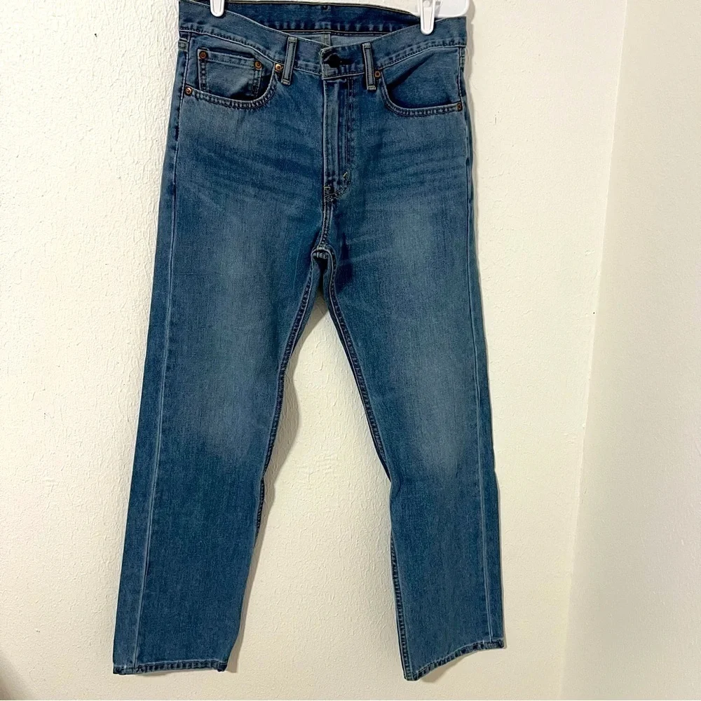 Levi's Men’s Denim Jeans - 505 Straight Leg - W32 L32 EUC Medium Wash Casual
